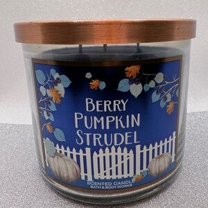 NWT Bath & Body Works Berry Pumpkin Strudel 3 Wick Candle